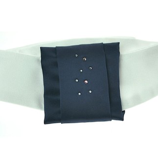 Plastron Showquest avec pierre de Swarovski