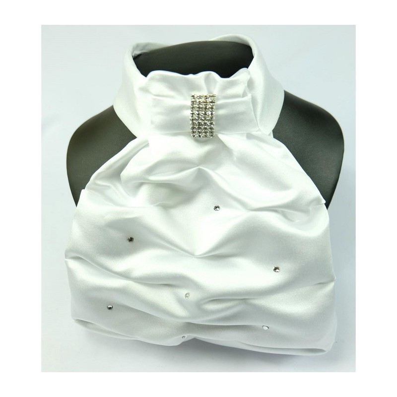Showquest:Plastron avec pièrres Swarovski + broche – Blanc